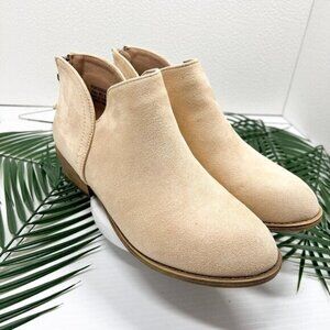 Journee Collection Women's Livvy Tan Suede Round Toe Ankle Boots Size 8 NWOB
